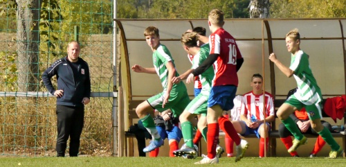 Trenér staršího dorostu Petr Koller (vlevo), 10.10.21, foto: Václav Mlejnek
